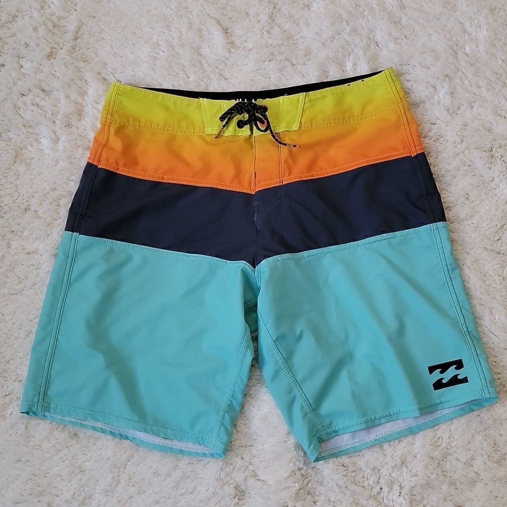 BILLABONG PLATINUM X TURQUOISE OMBRE BOARD SHORTS, SIZE 30